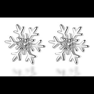 Women Girls Stud Earrings Christmas Snowflake Silver Tone Crystal Stainless NWOT